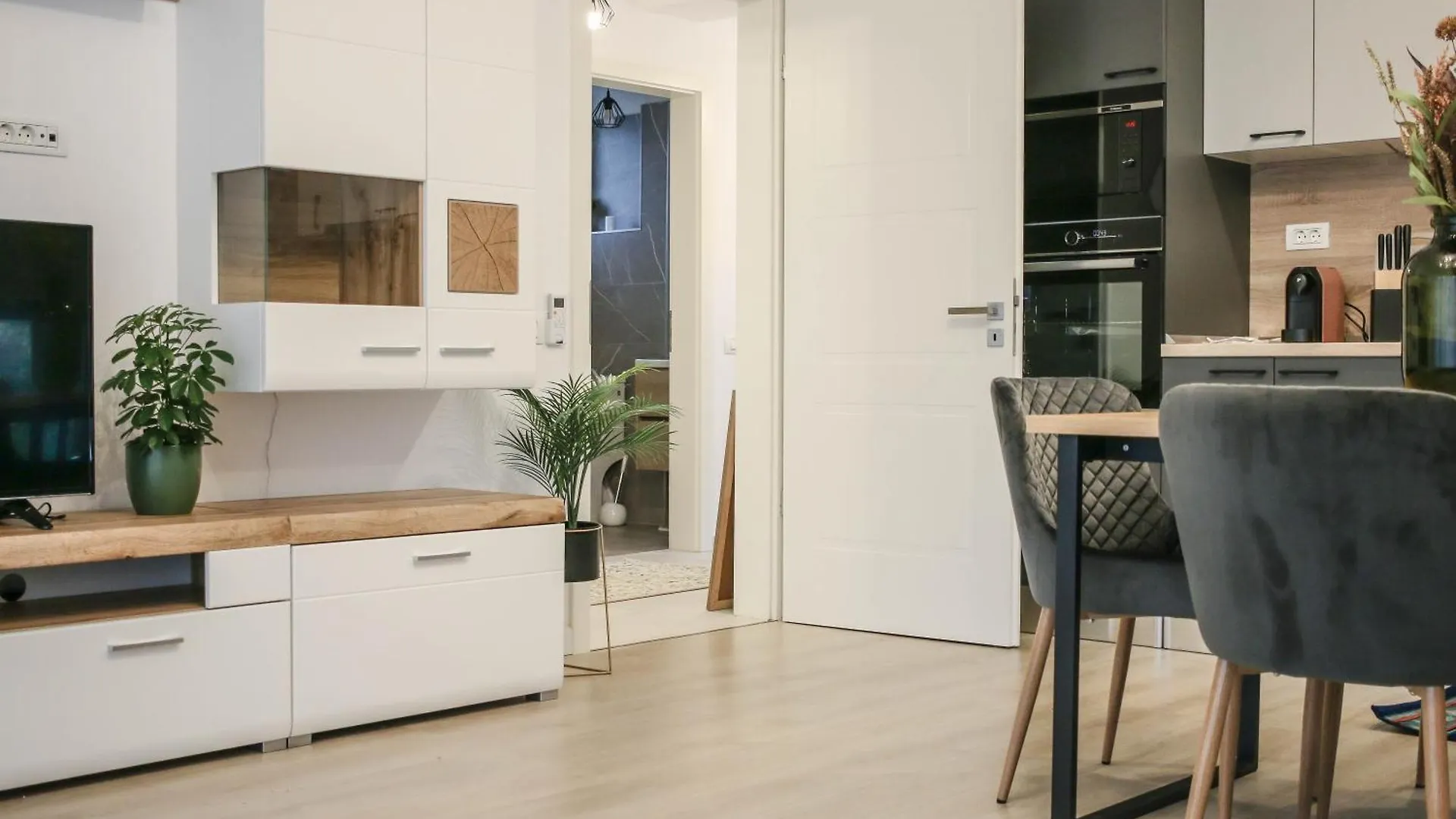 Апартаменты The Next Door Apartaments Бухарест